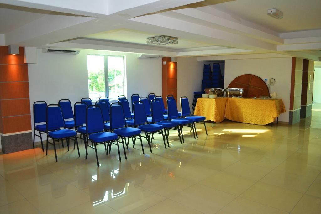 Yew Boutique Hotel Teluk Intan Exterior foto