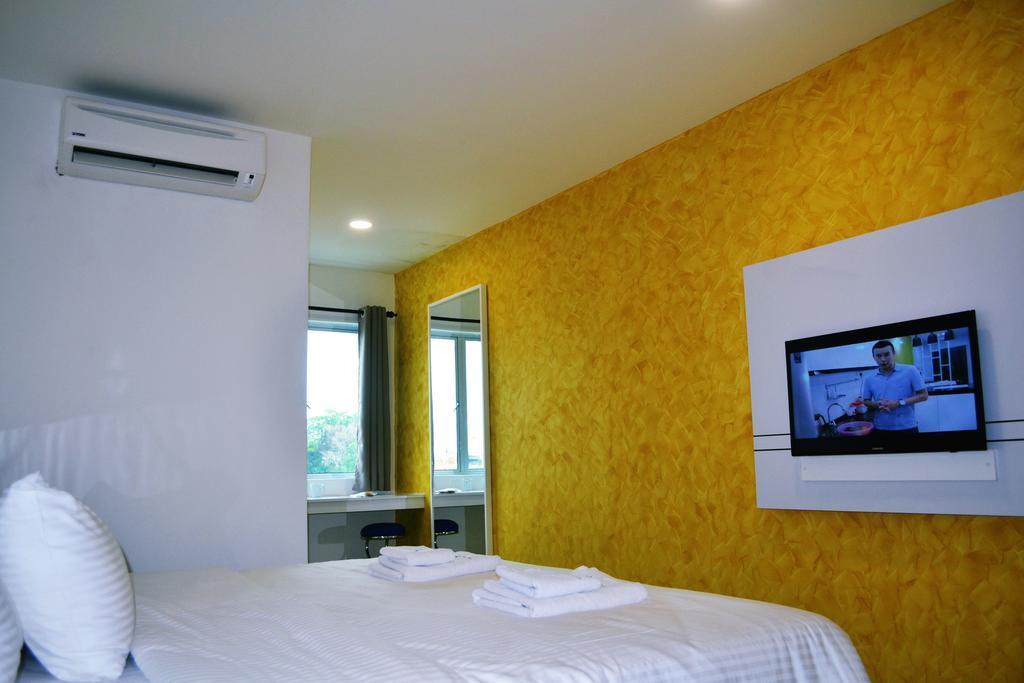 Yew Boutique Hotel Teluk Intan Exterior foto
