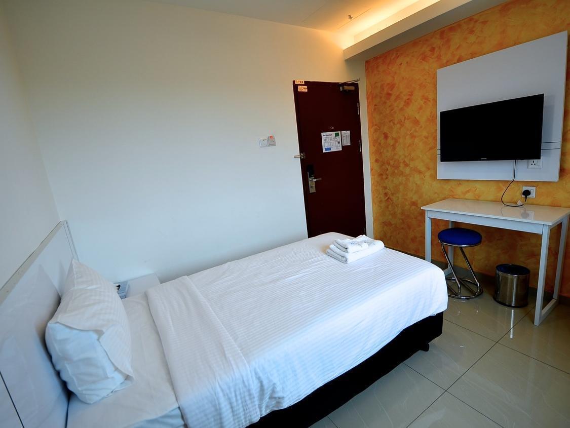 Yew Boutique Hotel Teluk Intan Exterior foto